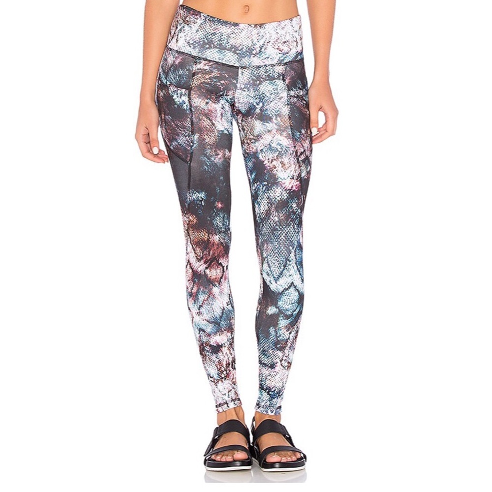 revolve strut this snake legging, size s